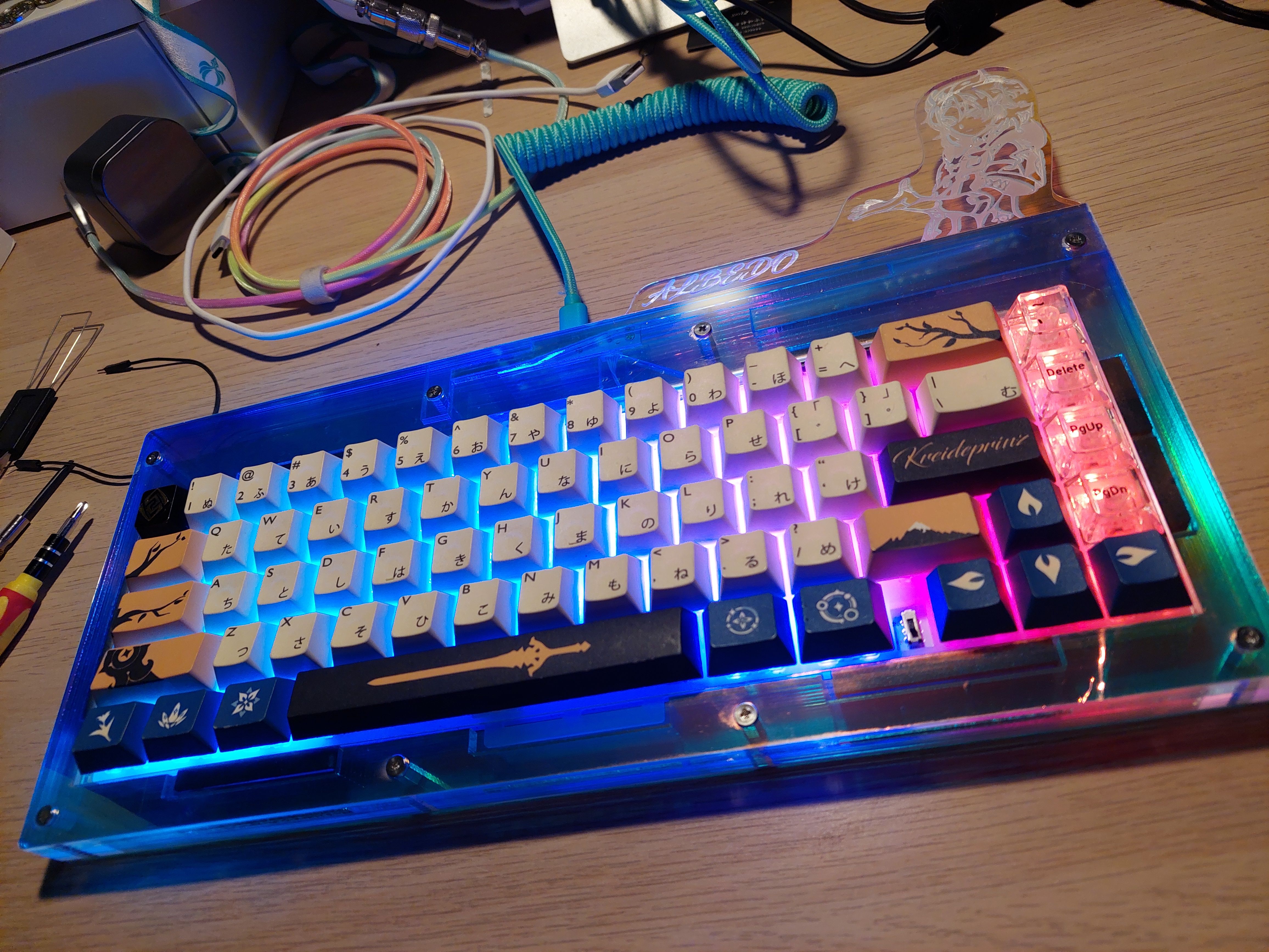 I made an albedo themed keyboard ) Genshin Impact HoYoLAB