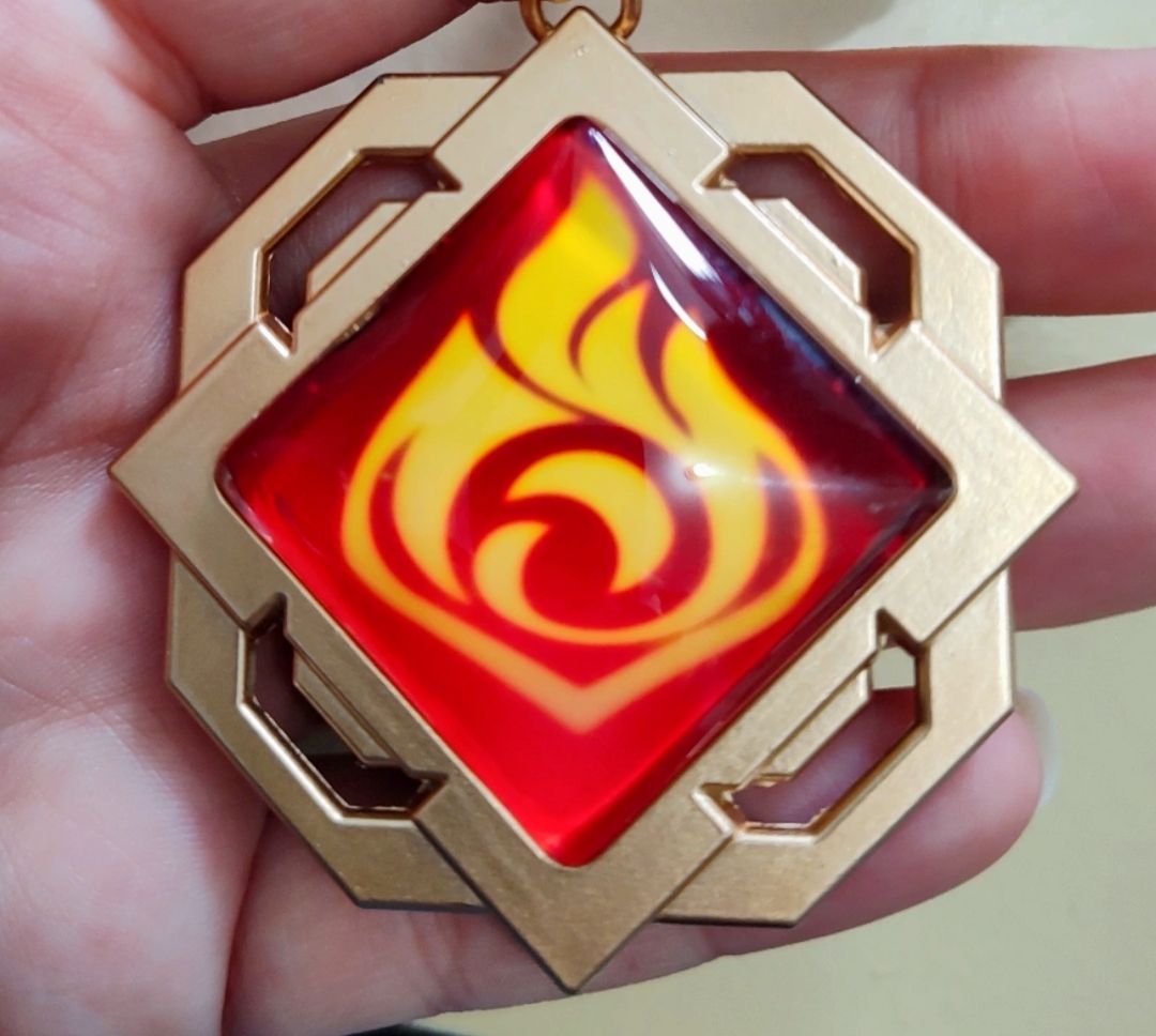 Não havia compartilhado, mas a minha Visão Pyro chegou... Genshin ...