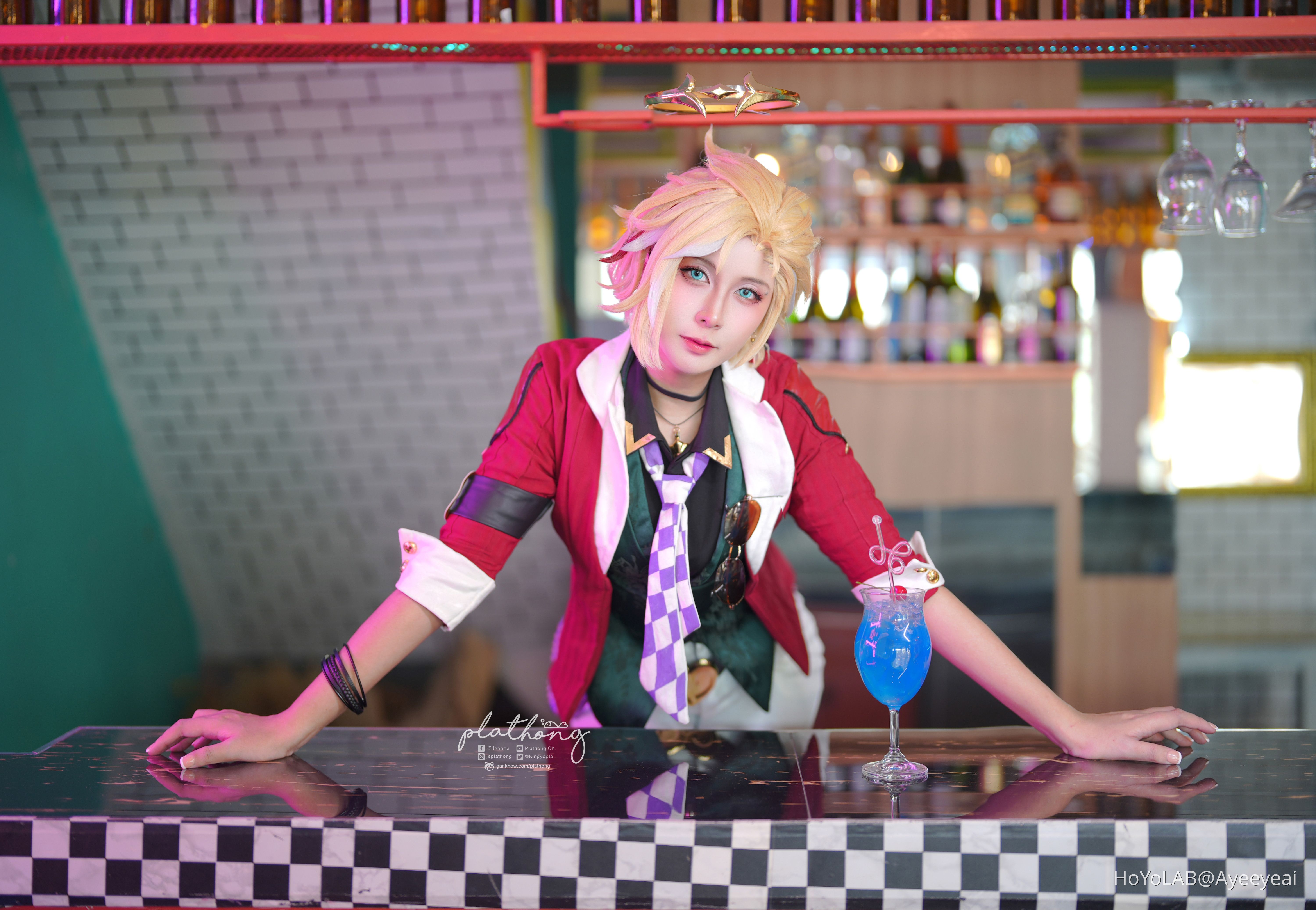 Have you all had drinks with Siobhan yet? | Siobhan Cosplay Honkai ...
