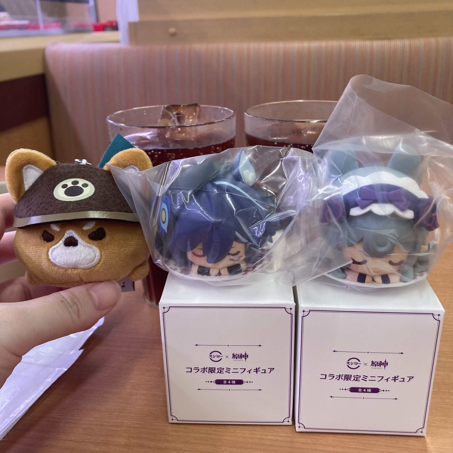 原神 スシロー フィギュア 4種コンプ＋メタリックカード（カチーナ、オロルン） 原神 スシロー フィギュア 4種コンプ＋メタリックカード